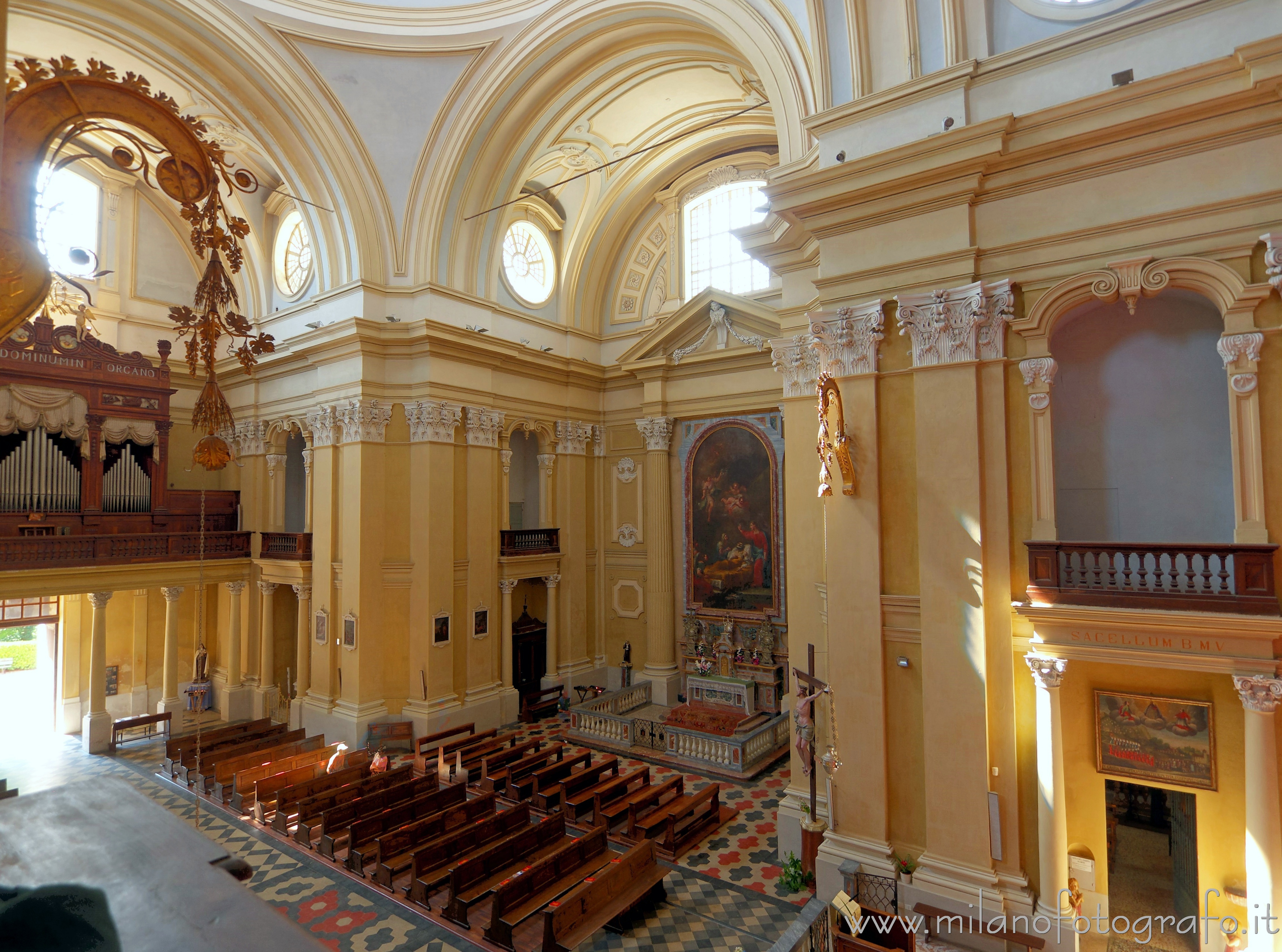 Graglia (Biella) - Interno della chiesa del santuario visto da un balcone interno